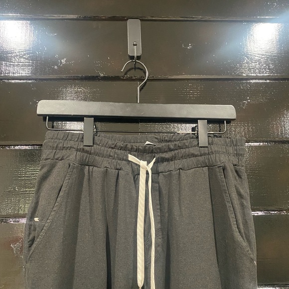 Vuori Black Charcoal Heather Ponto Performance Pant - Picture 2 of 6